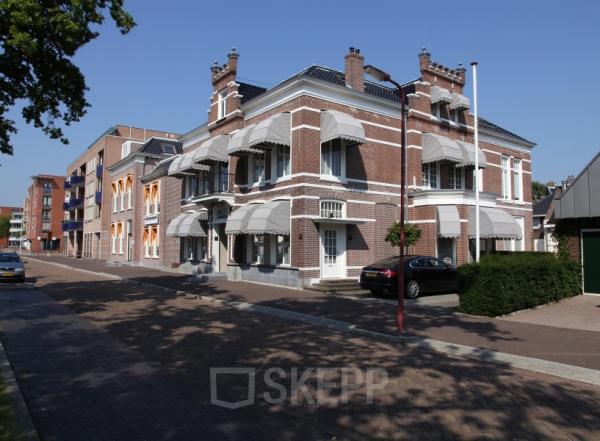 Buitenzijde huren kantoorgebouw Heerenveen zijaanzicht