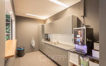 Demmersweg Hengelo kantoorruimte kantoorkamers kantoorpand kantine lunchroom keuken vergaderruimtes gratis parkeren goed bereikbaar vlak bij snelweg