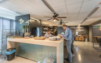 Demmersweg Hengelo kantoorruimte kantoorkamers kantoorpand kantine lunchroom keuken vergaderruimtes gratis parkeren goed bereikbaar vlak bij snelweg
