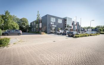kantoorkamer kantoorruimte werkplek kantoorpand Hengelo industrieterrein goed bereikbaar gratis parkeren ingerichte kantoorruimte vergaderruimte receptie