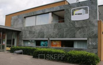 kantoorpand kantoorgebouw Hengevelde SKEPP voorgevel