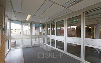 windows office space rent doors