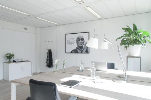huizermaat weg huizen het gooi centrum gratis parkeren lege ruimtes kantoorkamers kantoorruimte gemeubileerd vergaderen evenement