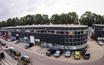 Modern kantoorpand aan de Fruitweg 22 in Leiden met ruime parkeergelegenheid voor de deur. Ideaal voor ondernemingen die een kantoorruimte willen huren in een zakelijke omgeving.