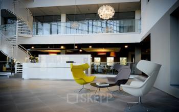 loungestoelen begane grond kantoor leiden kanaalpark flexwerkplekken receptie