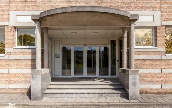 entrance office building leiden stairs