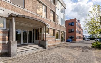 entrance office building status leiden stairs