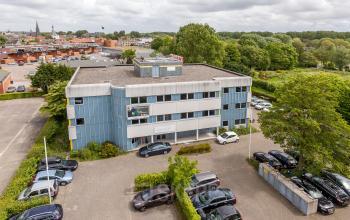 office space for rent in leiden with parking spots
