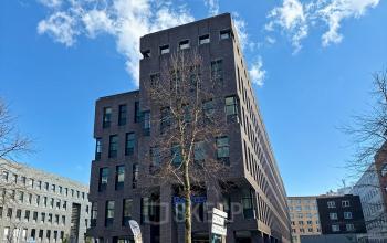 Modern kantoorpand in Maastricht op Robert Schumandomein 2, ideaal voor kantoorruimte huren met een eigentijdse uitstraling en gunstig gelegen.