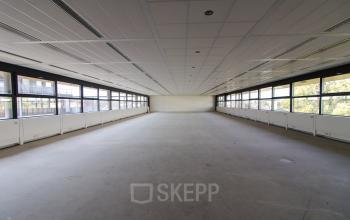 Naast kantoorkamers ook gehele vleugels te huur