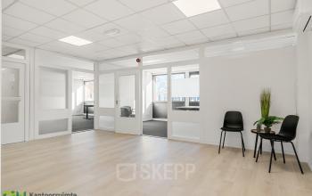 Kantoorpand aan Nijverheidsweg 9B in Nieuwegein met moderne binnenruimte en lichte afwerking. Ideaal voor wie kantoorruimte wil huren.