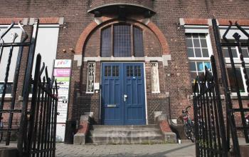entree schoolgebouw poort kantoorpand nijmegen prins hendrikstraat