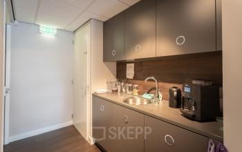 veritasweg oosterbeek arnhem utrecht mooie natuur mooi modern pand karakteristiek kantoorruimtes kantoorkamers 