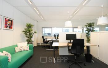Binnenzijde kantoorruimte bank werkplek Amsterdam