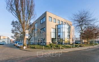 voorzijde kantoorpand