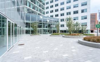 rotterdam kantoorruimte kantoorgebouw werkplek flexplek co-workingspace dakterras kantine vergaderzalen receptie dagkantoren