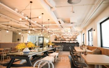 lunchruimte kantoor rotterdam tafel stoelen design