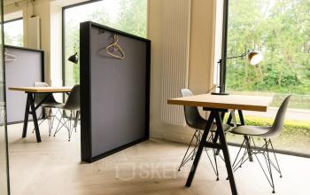 Kantoorruimte huren op Marten Meesweg 8-10, Rotterdam Alexander, Rotterdam met werkplekken en uitzicht op groen.