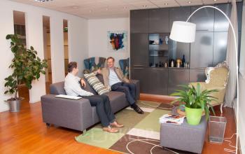 een kleine woonkamer