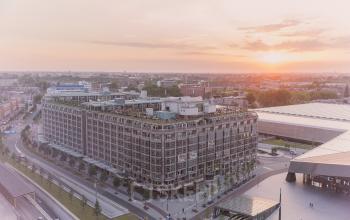 Kantoorpand gelegen aan Stationsplein 45 bij Rotterdam Centraal Station, Rotterdam. Geschikt voor kantoorruimte huren.