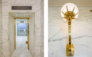 Chic marmeren entree naar vergaderruimtes in kantoorpand Blaak 34, Rotterdam Centrum, ideaal voor kantoorruimte huren.