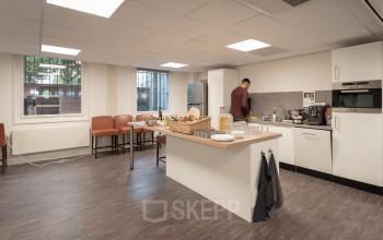 Rotterdam kantoorruimte monumentaal karakteristiek pand parkeerplaatsen aanwezig coworking werkplekken flexplekken kantoorkamer kantoorpand
