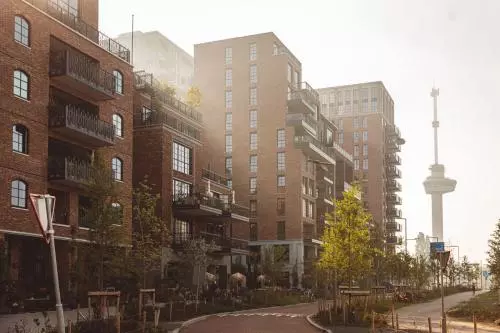 Kantoorpand aan Karl Weisbardstraat 181 - 201 in Rotterdam Centrum met bakstenen gevels en meerdere verdiepingen geschikt voor kantoorruimte huren.