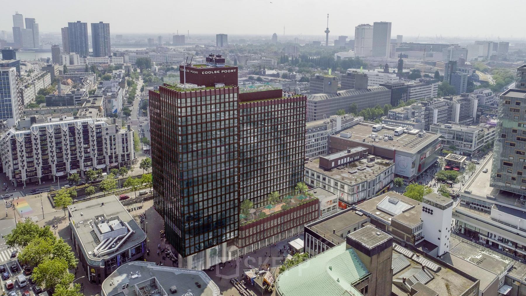 Luchtfoto van Coolsingel 139, Rotterdam Centrum, met zicht op het kantoorpand te huur en omliggende stedelijke omgeving. Geschikt voor diverse zakelijke activiteiten.