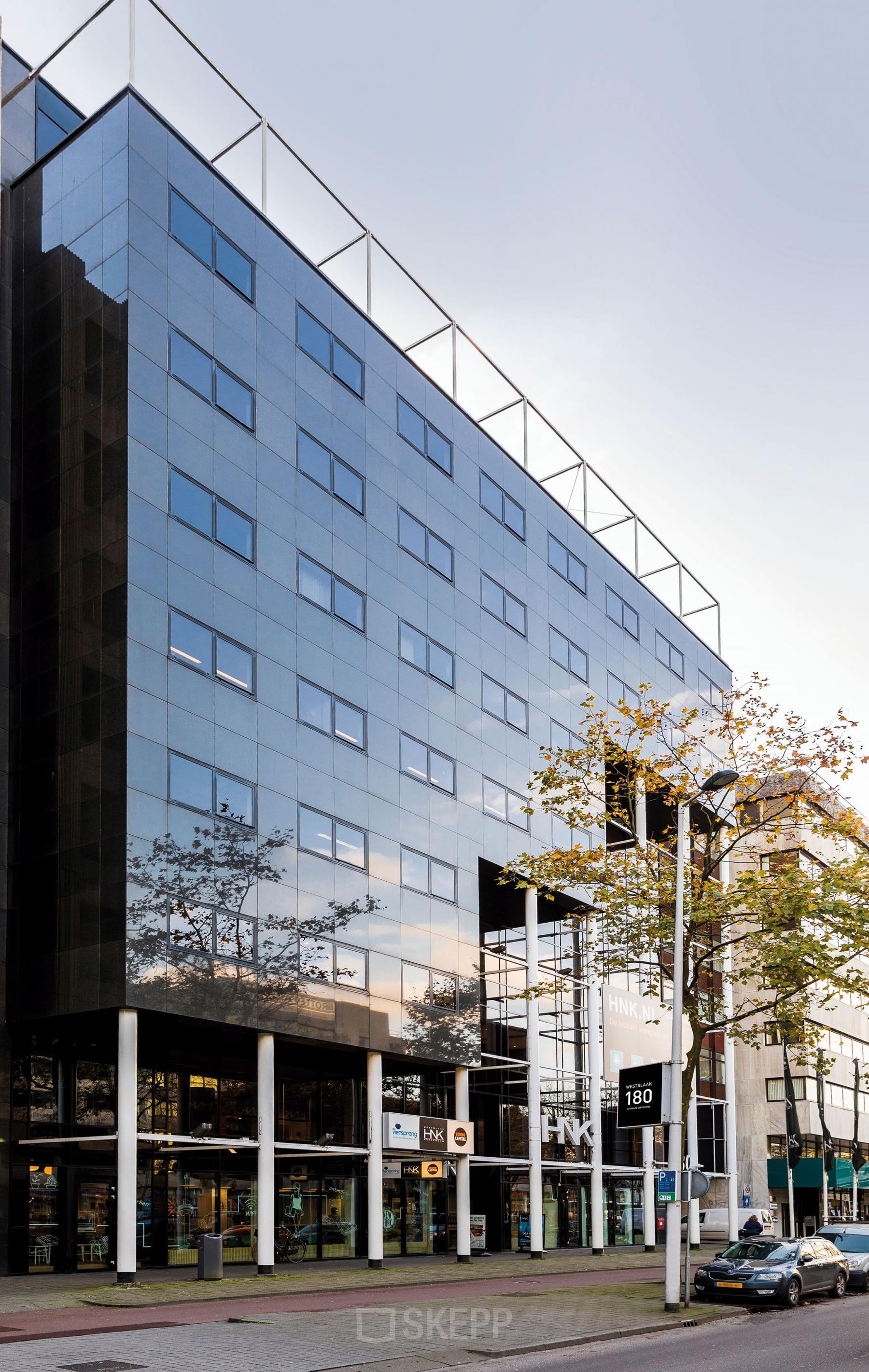 Glazen kantoorpand op Westblaak 180 in Rotterdam Centrum voor kantoorruimte huren.