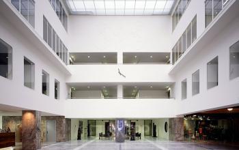 algemene ruimte entree ingang begane grond verdiepingen kantoorgebouw beursplein rotterdam