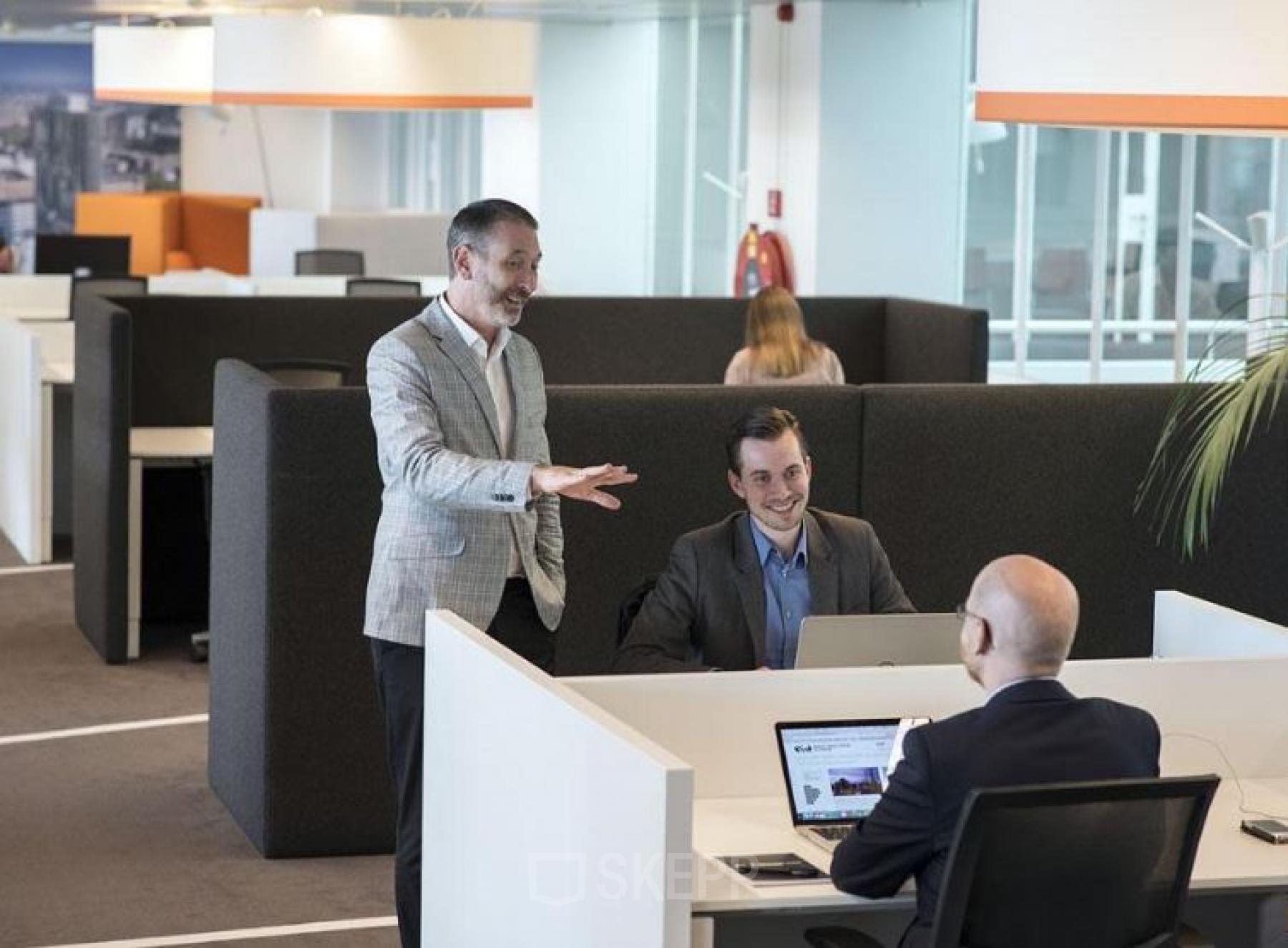 flexwerkplekken kantoorgebouw rotterdam centrum lounge
