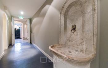 Kantoorpand aan het Haringvliet in Rotterdam