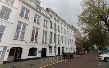 Kantoorpand aan het Haringvliet in Rotterdam