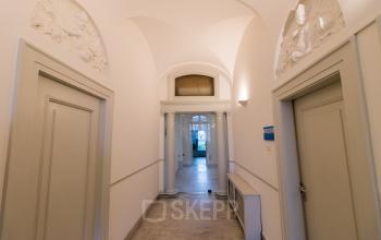 Kantoorpand met monumentale details