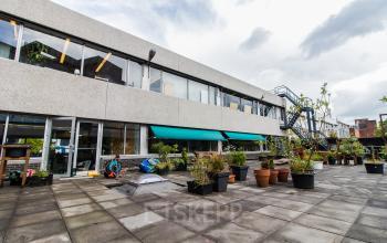 Kantoorpand met dakterras in Rotterdam