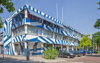 kantoorpand huren aan zomerhofstraat in rotterdam met oplaadpunt auto