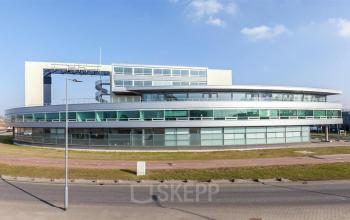 Kantoorgebouw huren aan Rotterdam Vareseweg dichtbij vliegveld