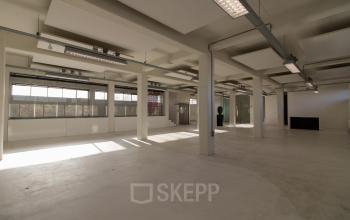 Prachtig industrieel kantoorpand in Schiedam