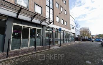 De entree van het gebouw
