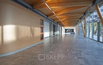 lichtinval kantoorgebouw modern meubilair kantoorpand