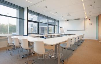 vergaderruimte vergaderkamer meubilair presentatie kantoorgebouw