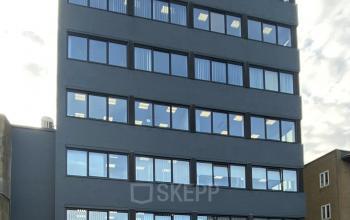 Het kantoorpand op Stationsplein 1, Sittard biedt diverse mogelijkheden voor kantoorruimte huren.