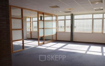 kantoorruimte eindhoven science park binnenkant werkplekken 1 2 personen