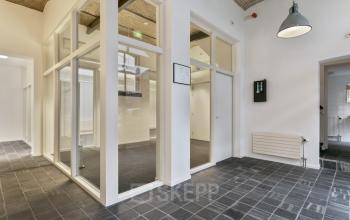 entree kantoorgebouw