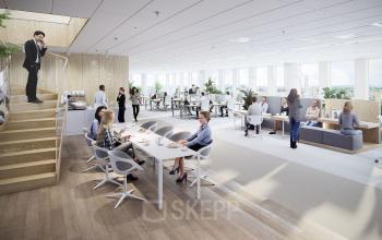 Moderne kantoorruimte huren op Stadsplateau 3 in Utrecht met lichte open vloer, houten vloeren, en gemeubileerd met zitplekken. Mensen zijn bezig met zakelijke activiteiten zoals vergaderen en werken.