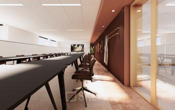 Modern kantoor met lange vergadertafel, luxe stoelen en kunst aan de muur in Moreelsepark 1, Utrecht Centraal Station. Ideale ruimte voor het huren van zakelijke bijeenkomsten.