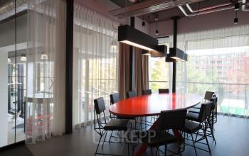 vergaderzaal in modern kantoor in utrecht, vergaderruimte te huur bij SKEPP