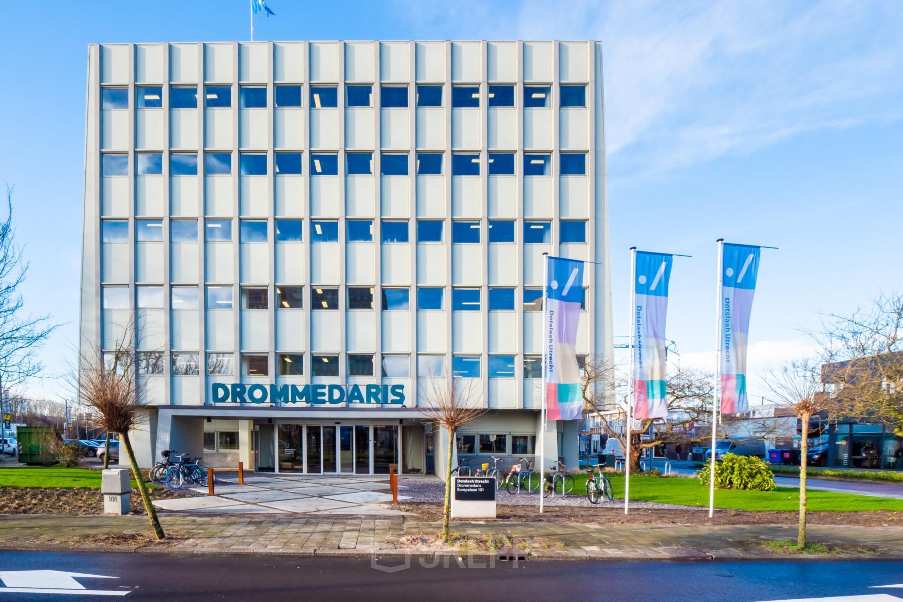 Kantoorpand aan de Europalaan 101 in Utrecht Kanaleneiland, met moderne architectuur en groene omgeving.