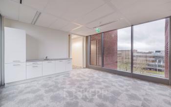 Kantoorruimte te huur op Mercatorlaan 1198-2000 in Utrecht Papendorp, Utrecht, met grote ramen en ingebouwde kasten.