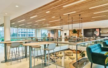 Stijlvolle kantoorruimte huren in Utrecht Papendorp op Van Deventerlaan 30-40 met moderne inrichting en uitnodigende werkplekken. Ruim en licht interieur dat creatief werken bevordert.
